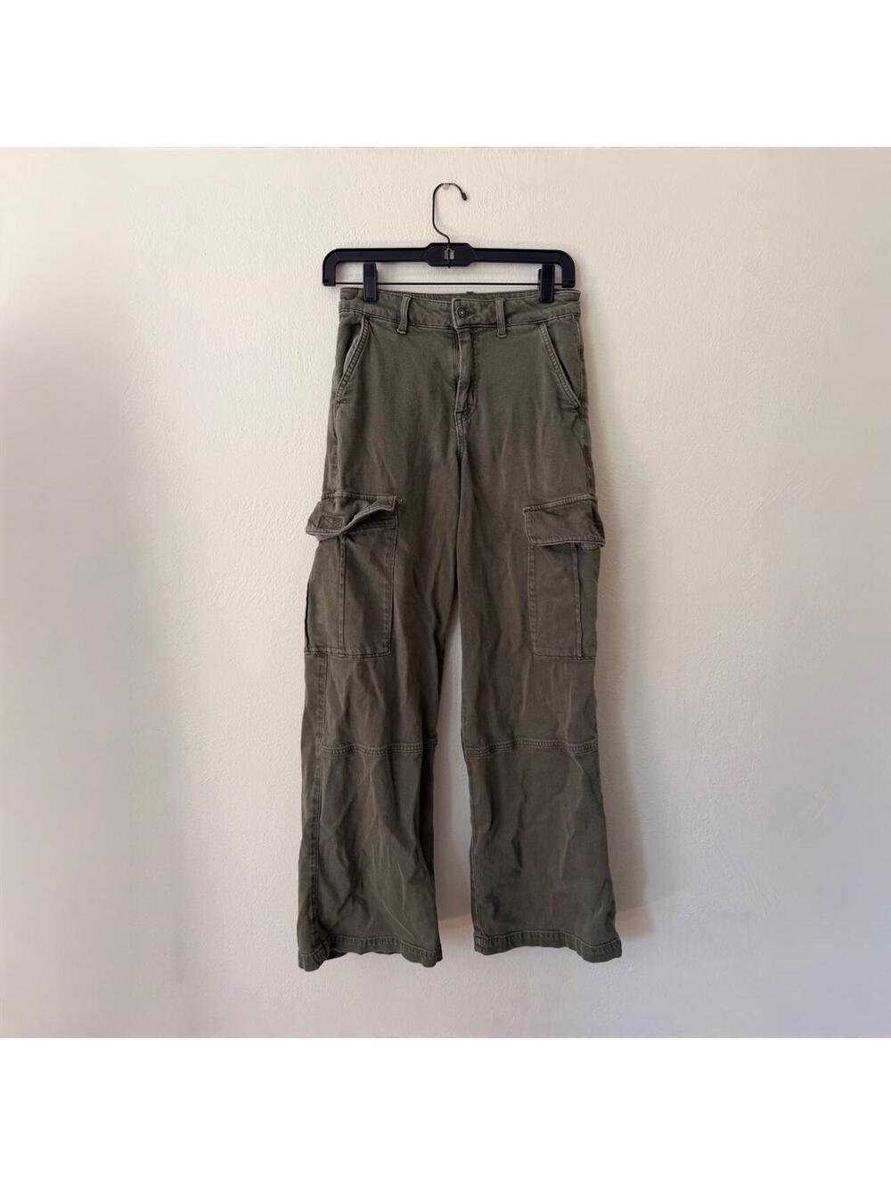 American Eagle Women's Green and Khaki Trousers